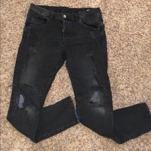 Men’s destructed H&M jeans